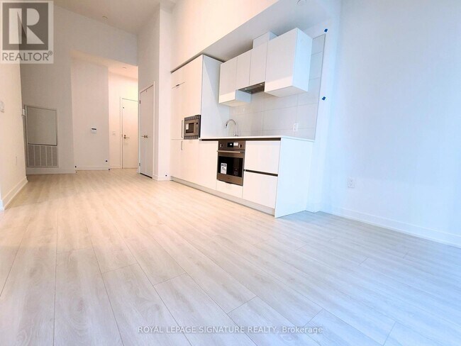 Photo - 238 Simcoe St Unit 602