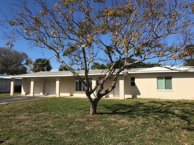 Building Photo - 132 W Suwannee Ln