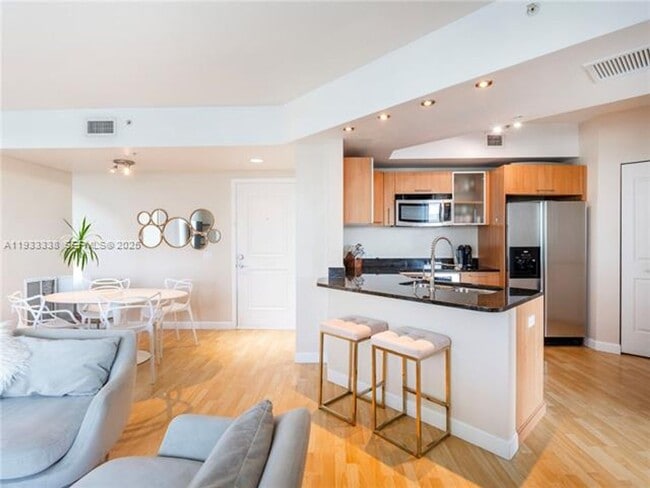 Photo - 480 NE 30th St Unit 480 NE 30th St  1103