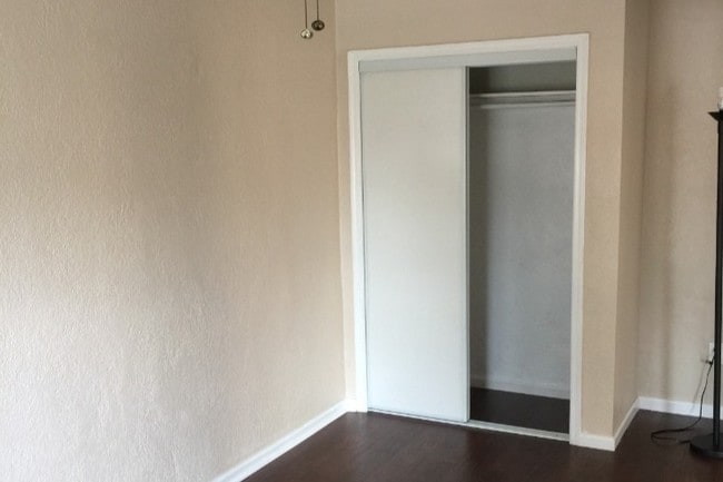 Photo - 2928 Kenwood Ave Unit 1