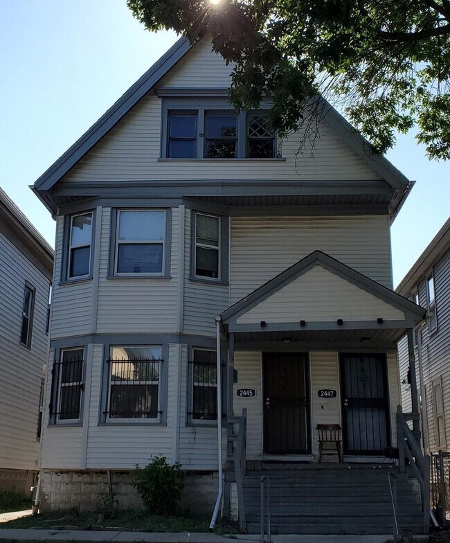 Building Photo - 2445-47 N 34th St Unit 2447 N 34th St - Upper Rental