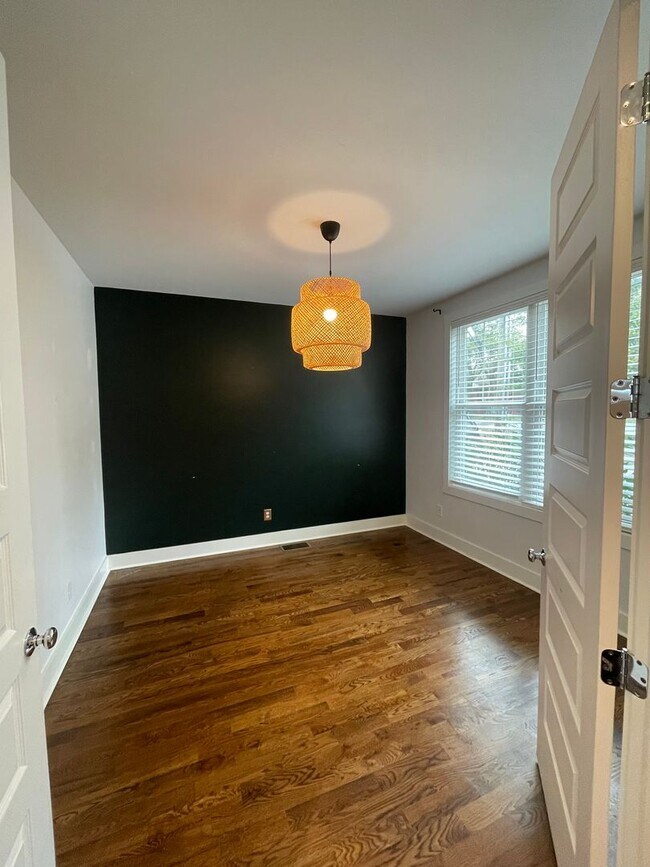 Photo - 561A Veritas St