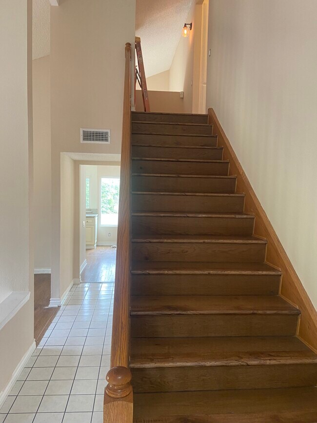 Photo - 21320 Stanwell St