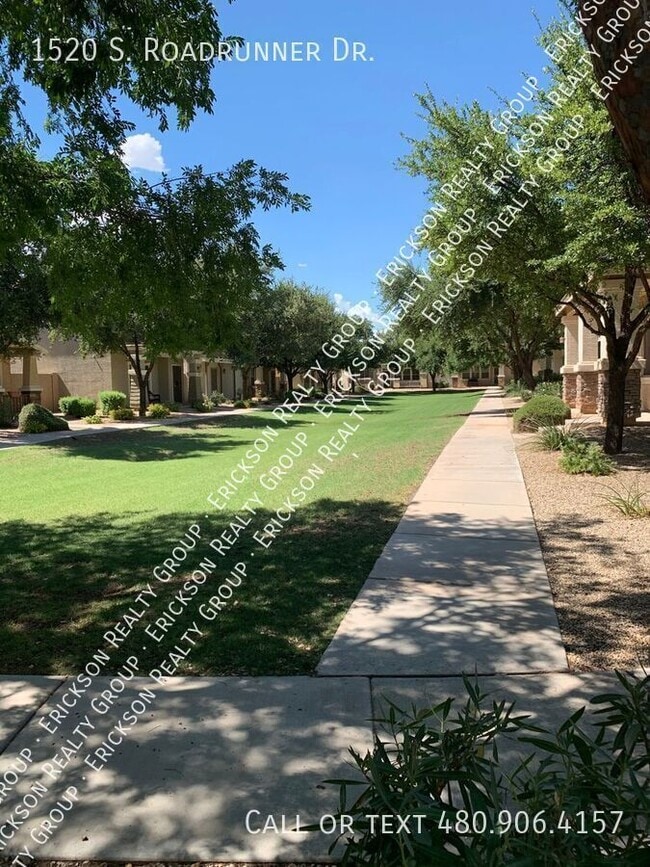 Photo - 1520 S Roadrunner Dr