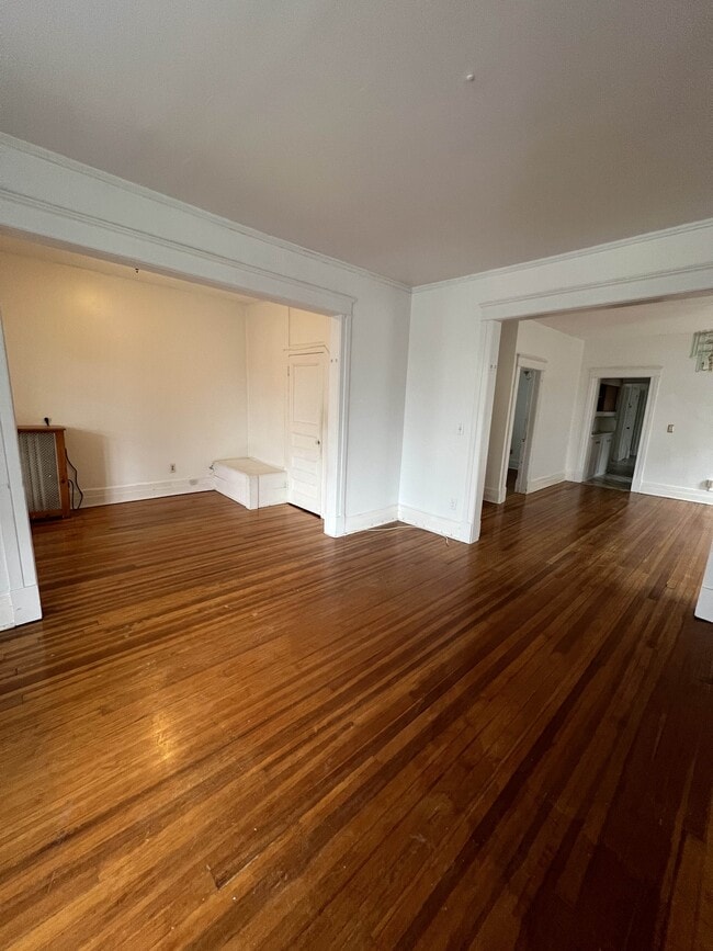 Living Room - 25 Cuyler Ave Unit FL 2