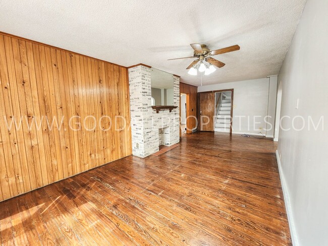 Photo - Great Deal !!! 4 Bedroom 1 Bath Home in Des Moines