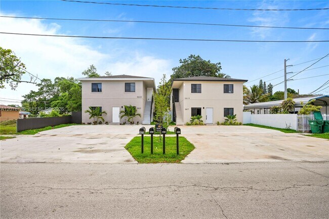 Photo - 5817 NW 30th Ave Unit 5817