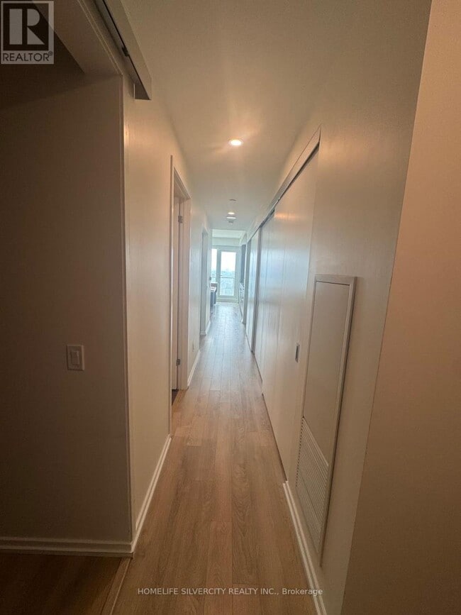 Photo - 197 Yonge St Unit 2710