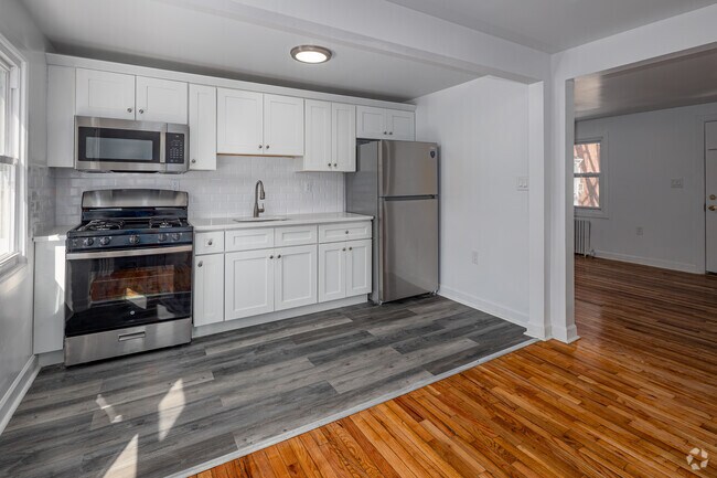 2BR, 1BA - Kitchen