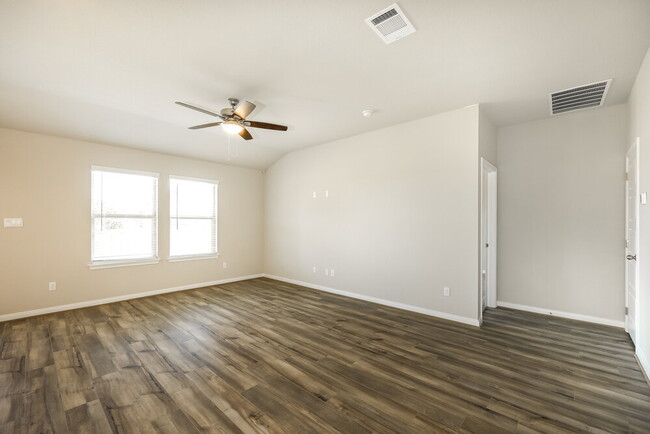 Photo - 512 Shelton Pass