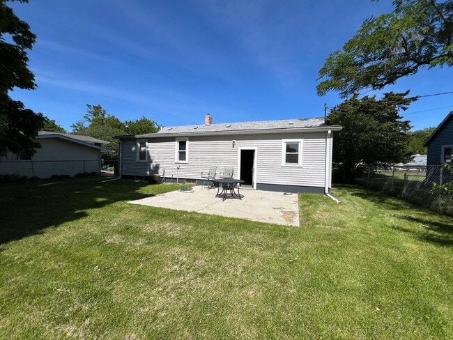 Photo - Charming 2 bedroom, 2 bathroom home located in East Peoria, IL.