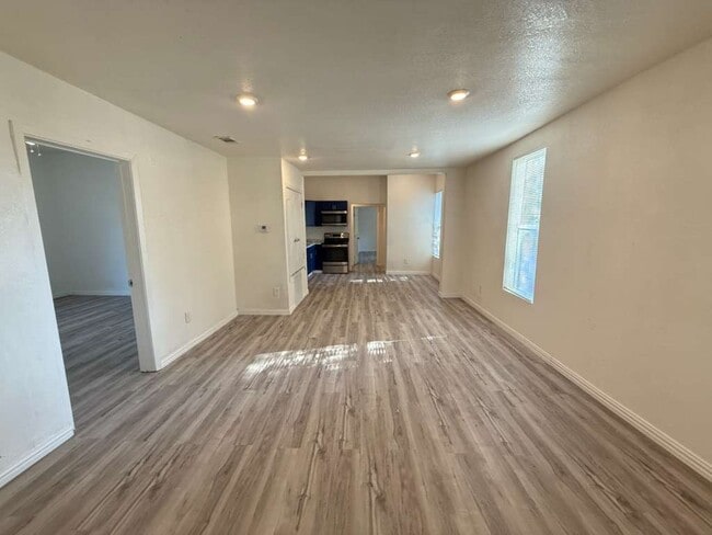 Photo - 704 E Harvey Ave