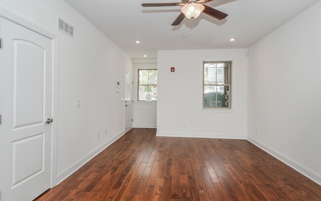 Photo - 2132 E Sergeant St Unit 1