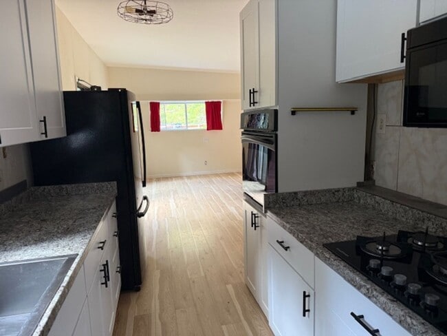 Building Photo - 3-Bedroom, 1-Bathroom Home on 2 Acres in A...