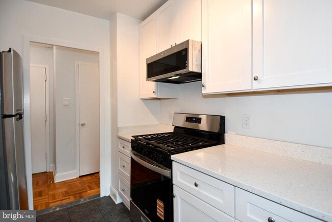 Building Photo - 4000 Tunlaw Rd NW Unit 505
