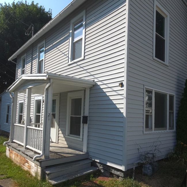 Building Photo - 19-21-21 Mcdougall Ave