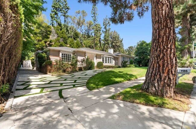 Photo - 1165 Coldwater Canyon Dr