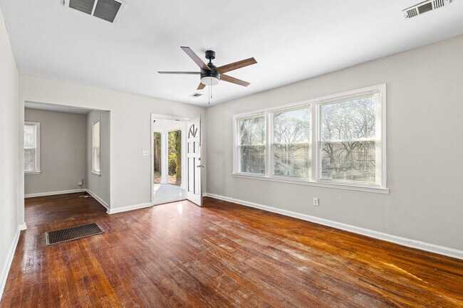 Photo - 1850 Hillsdale Dr