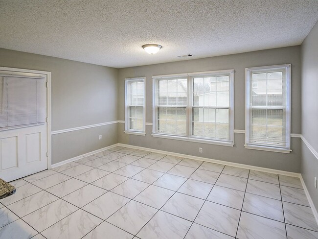 Photo - 4 bed, 2.5 bath home with great curb appeal near 385.