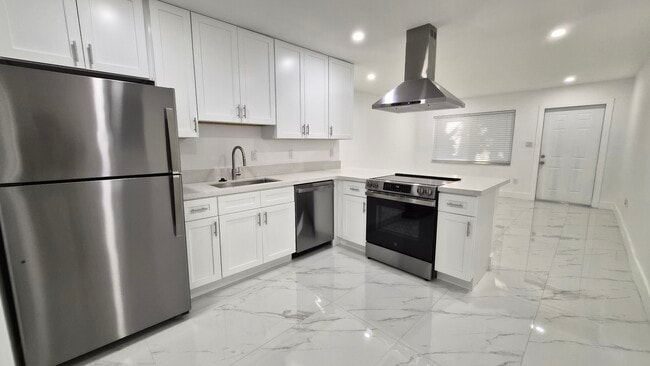 Building Photo - 1825 Scott St Unit 1827