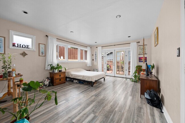 Photo - 4840 College Ave