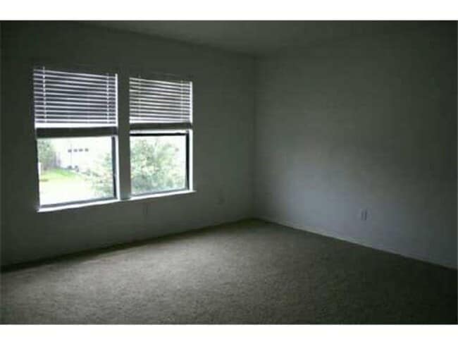 Photo - Spacious 4 Bed/2 Bath in Saddlewood Estates
