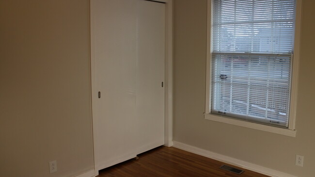 Guest bedroom #2. - 2614 Edge O Lake Dr