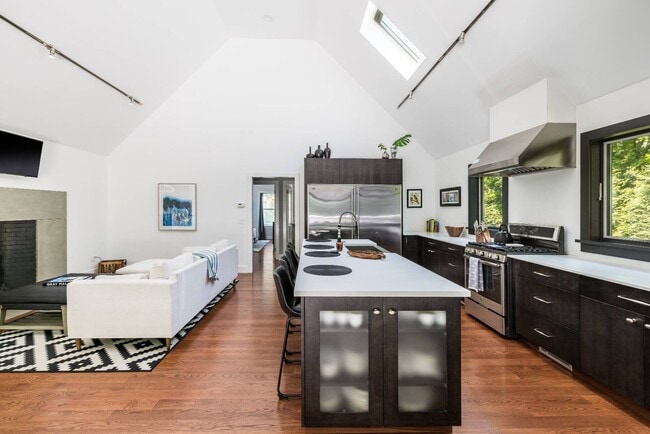 Photo - 89 Accabonac Rd