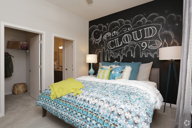 1BR, 1BA - 790 SF