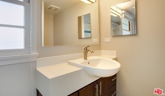 Photo - 1513 Penmar Ave Unit 2