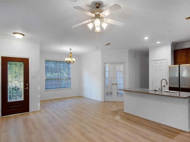 Photo - 22 Pine Needle Pl