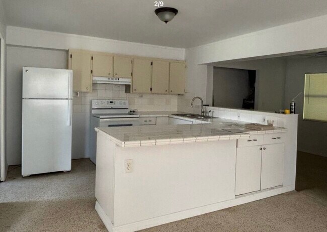 4048 Edgewood Ave Unit 1/2 DUPLEX with Den & Closet