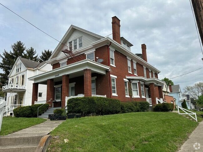 Building Photo - Beautifully renovated second story unit Rental