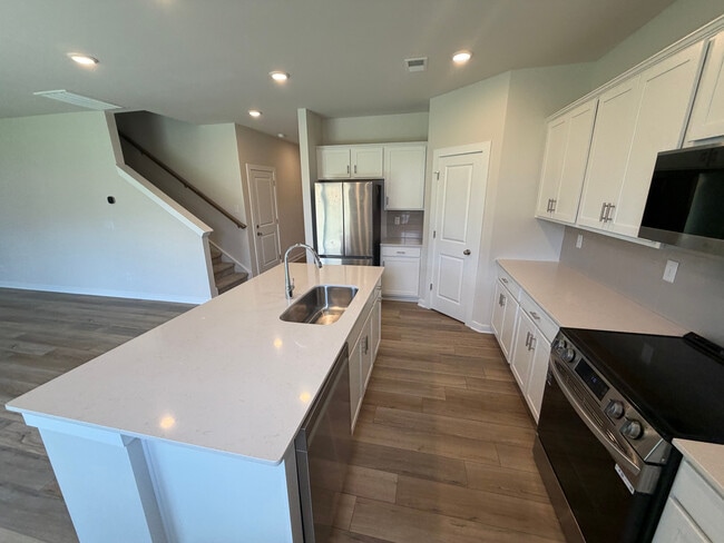 Building Photo - Room in House on Switchgrass Ct