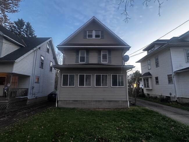 Building Photo - 44 E Brookside Ave