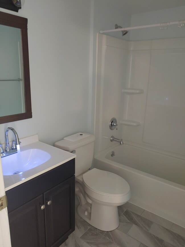 Building Photo - 613 Garfield Ave Unit #2