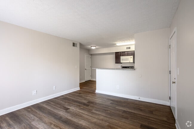 2 Br, 2 Ba - 906 SF