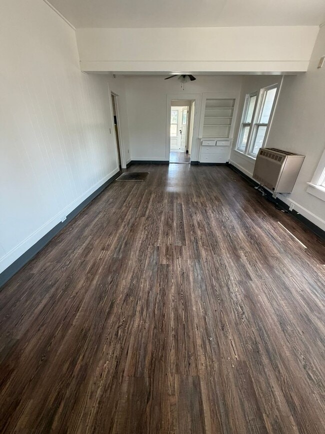 Building Photo - Newly Renovated 2 Bedroom, 1 Bathroom Home