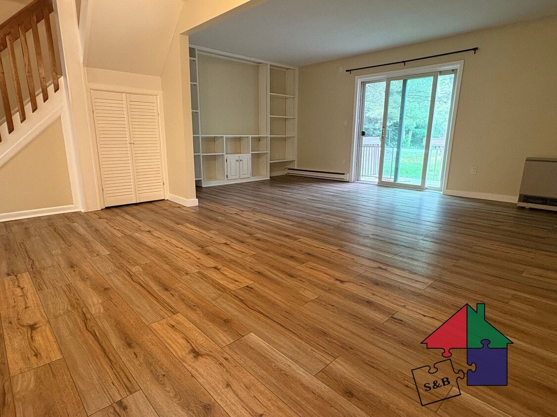 Elegant 3-Bedroom Townhouse in South Burli... - Elegant 3-Bedroom Townhouse in South Burli...