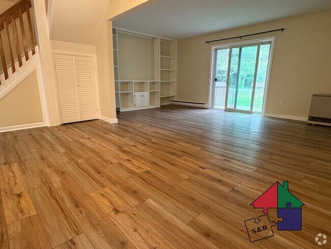 Building Photo - Elegant 3-Bedroom Townhouse in South Burli...