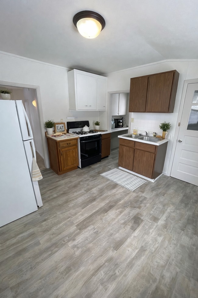 Photo - Coming Soon! -  3 Bed 1 Bath Home!