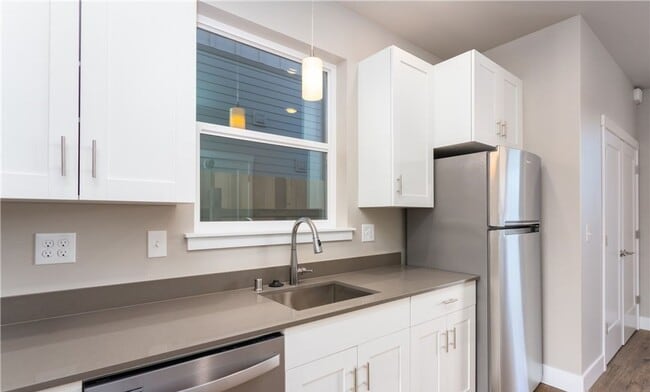 Photo - 1892 Front St Unit B