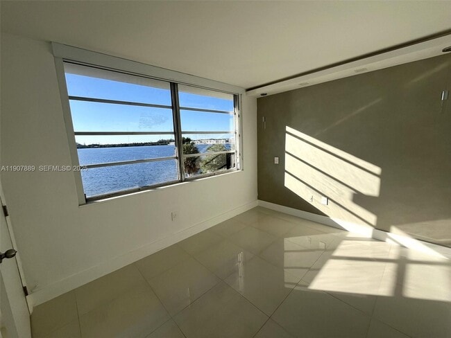 Photo - 18601 NE 14th Ave Unit 409