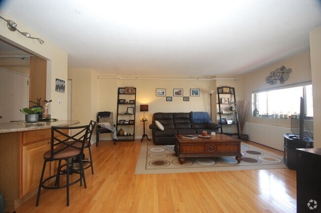 Building Photo - 872 Massachusetts Ave Unit 401 Rental