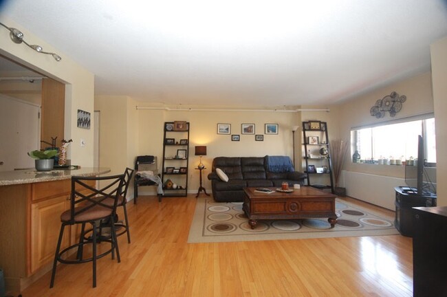 Photo - 872 Massachusetts Ave Unidad 401 Rental