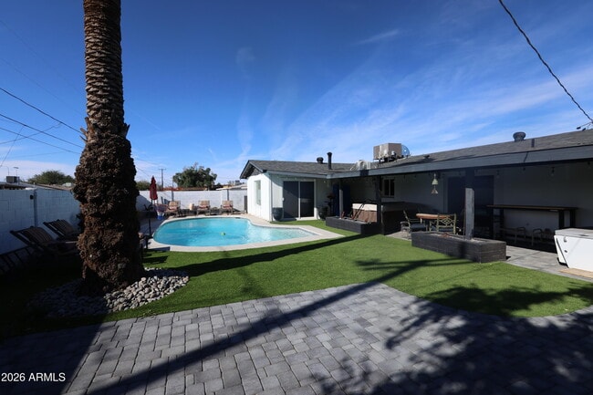 Building Photo - 1011 W Elna Rae St