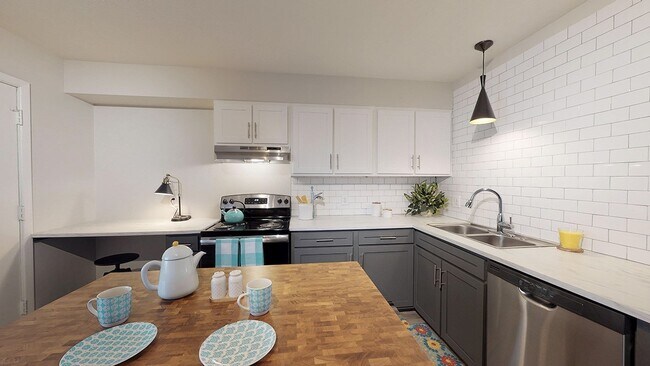 Wheelhouse Apartments - Wheelhouse Apartments Unit 122