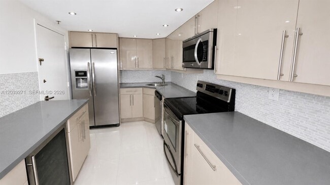 Photo - 6039 Collins Ave Unit 401