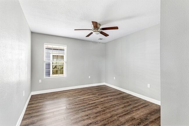 Photo - 520 E Defee Ave