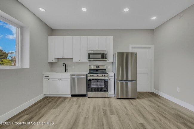 Photo - 215 Hickory St